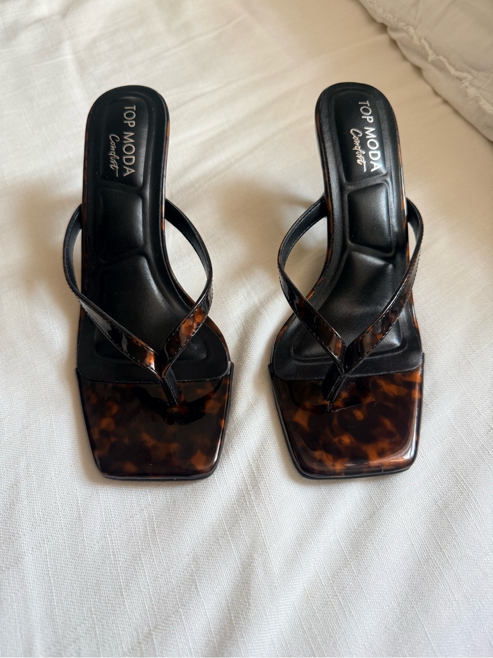 TOP Moda Black and Tortoiseshell Square-Toe Thong Heels